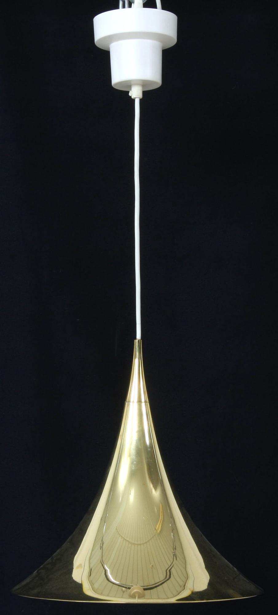 TAKLAMPA, metall, kopia efter "Semipendel", 1900-talets tredje kvartal. H 31.