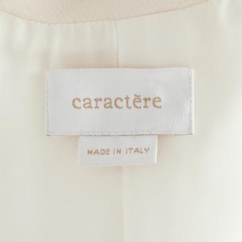 CARACTÈRE, a white wool coat.