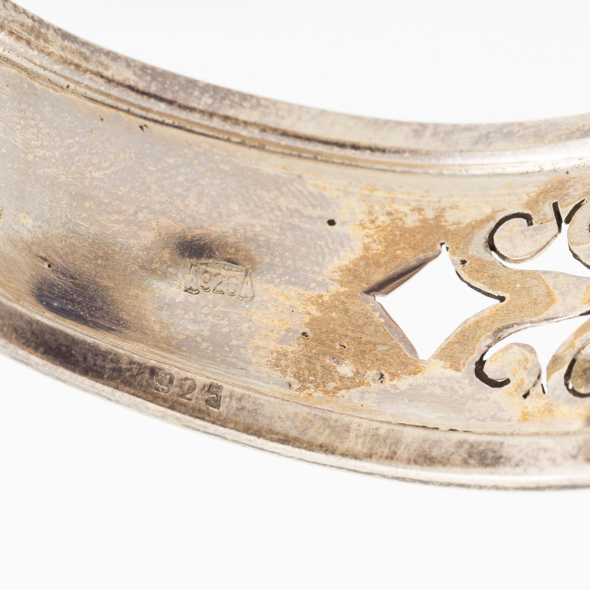 Arm ring, silver with drop-cut amethyst.