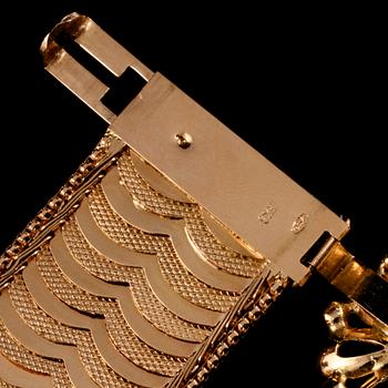 ARMBAND, 18k guld, syntetiska rubiner, troligtvis Italien. Vikt 61 g.