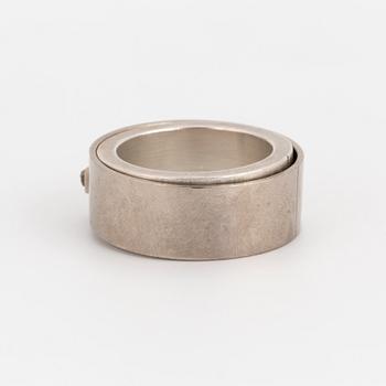 RING, Helena Edman, silver med oslipad diamant.