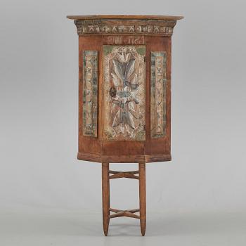 HÖRNSKÅP, Allmoge, daterad 1781.