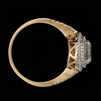 RING, 14k guld med akvamarin och diamanter. Vikt ca 3 gram.