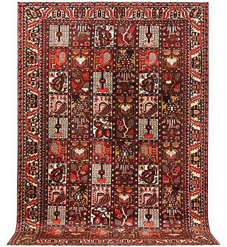 A Bakhtiari carpet, c. 307 x 210 cm.
