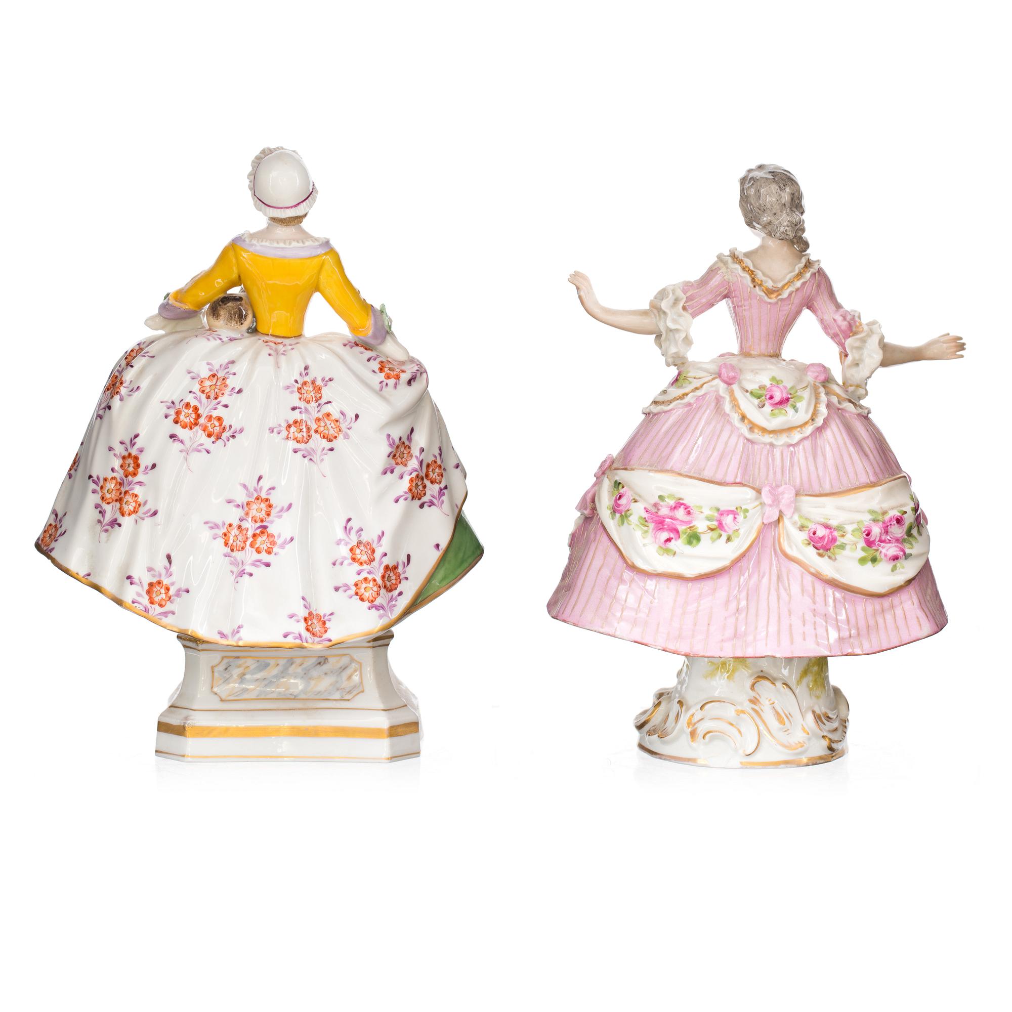 FIGURINER, 2 st, porslin. Omkring 1900.