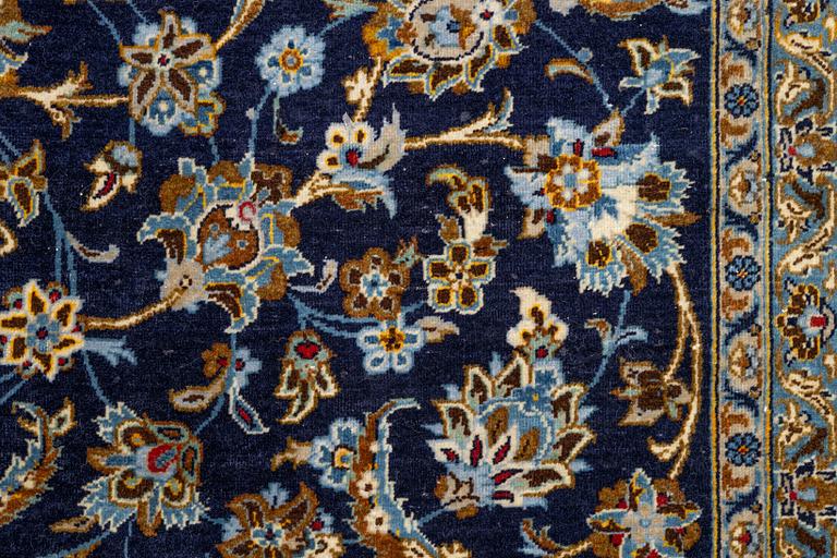 Carpet, oriental, approx. 390 x 285 cm.