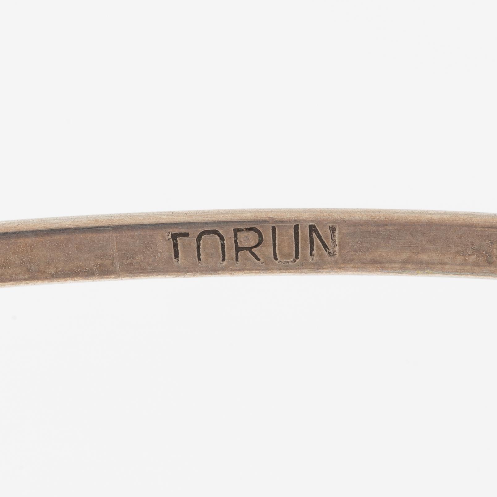 Vivianna Torun Bülow-Hübe, collier och örhängen, silver med lila-aprikosa glasdroppar.