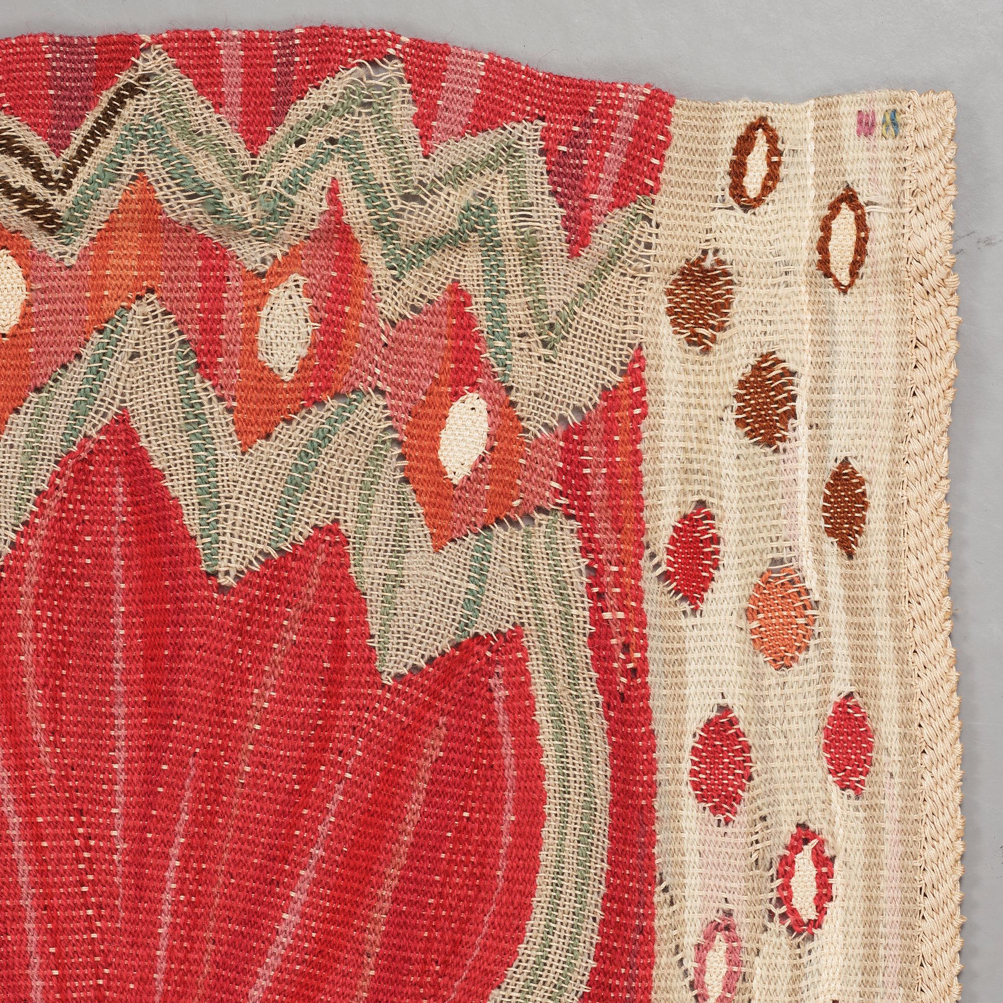 Ann-Mari Lindbom, gift Forsberg, VÄVD TAPET/DRAPERI, "Röd Crocus", gobelängvariant, ca 250,5 x 138,5-143 cm, signerad AB MMF AML.
