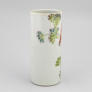 A Chinese porcelain vase, first half of the 20th century.