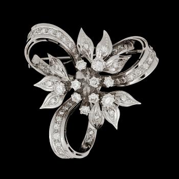 9. A brilliant-cut diamond brooch. Total carat weight circa 2.00 cts.