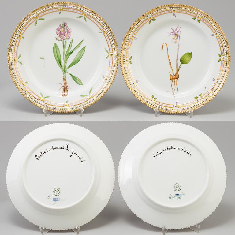 A set of five porcelaine Royal Copenhagen "Flora Danica" plates model #3550.