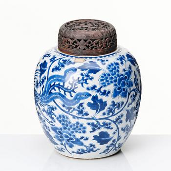 Urna, porslin. Kina, Qingdynastin, Kangxi (1662-1722).