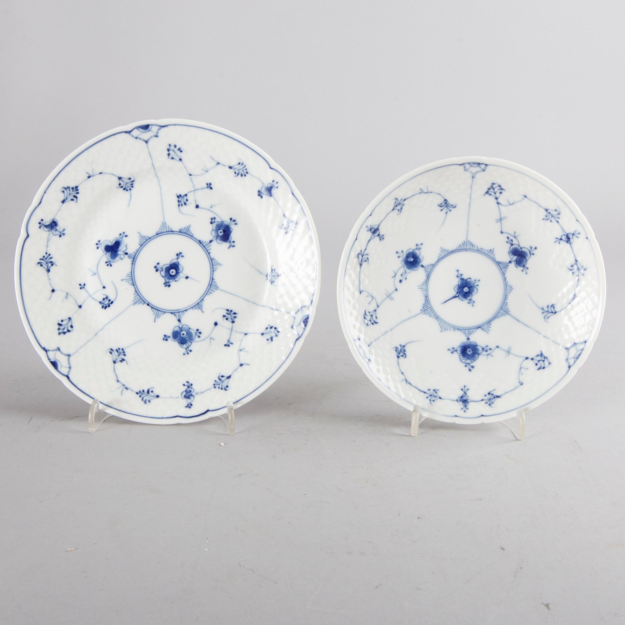 A 26 pcs Musselmalet tea service  from Bing & Gröndahl Denmark later part of the 20th century.