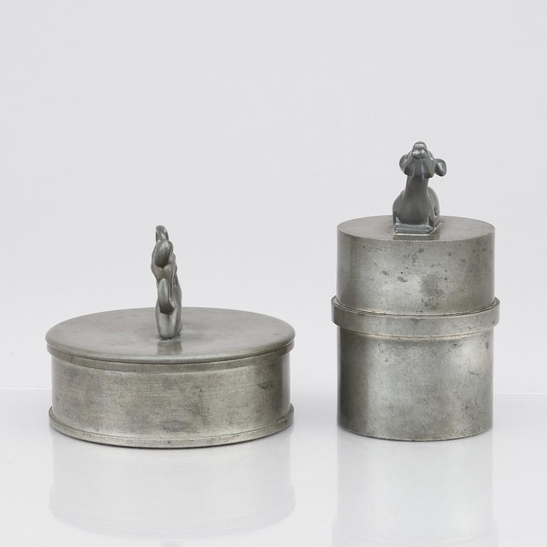 Firma Svenskt Tenn, Nils Fougstedt and Björn Trägårdh, two pewter boxes, Stockholm 1929 and 1932.