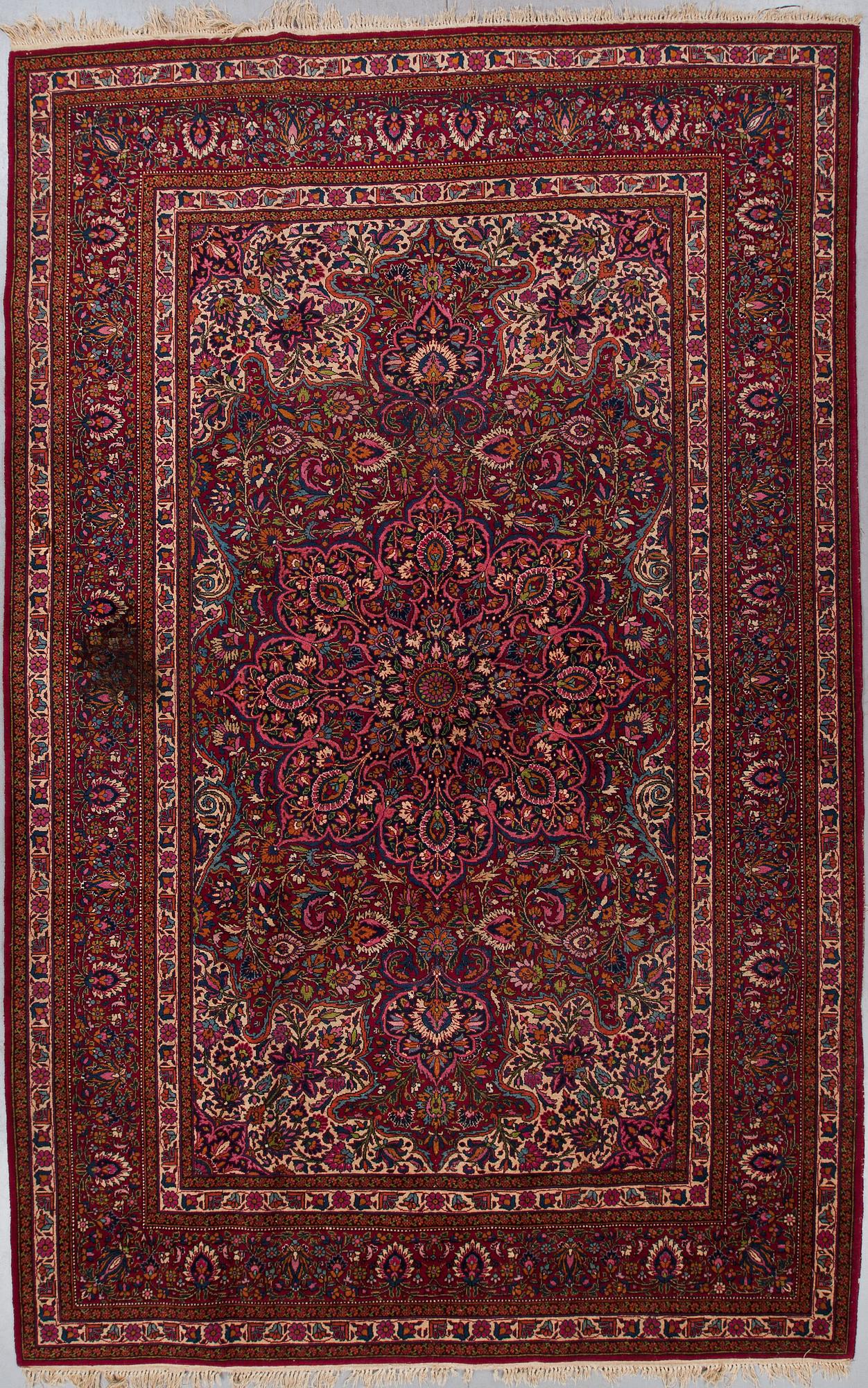 MATTA, semiantik, Meshed, ca 342 x 216 cm.