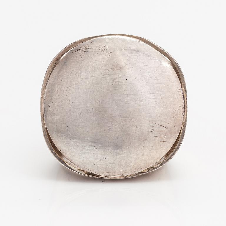 Pekka Piekäinen, A sterling silver ring. Auran Kultaseppä, Turku 1971.