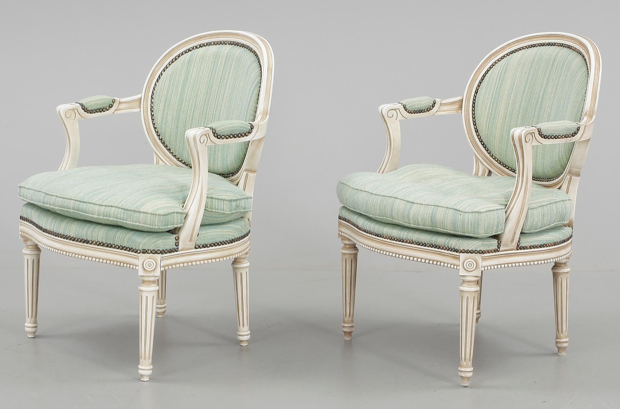 KARMSTOLAR, ett par, gustaviansk stil, 1900-talets första hälft.