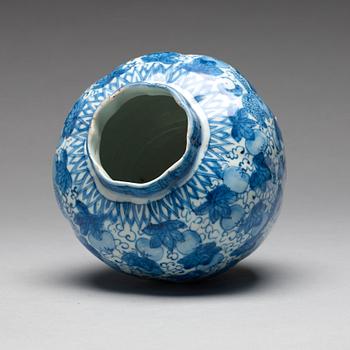 A blue and white jar, Ming dynasty, Wanli (1572-1620).