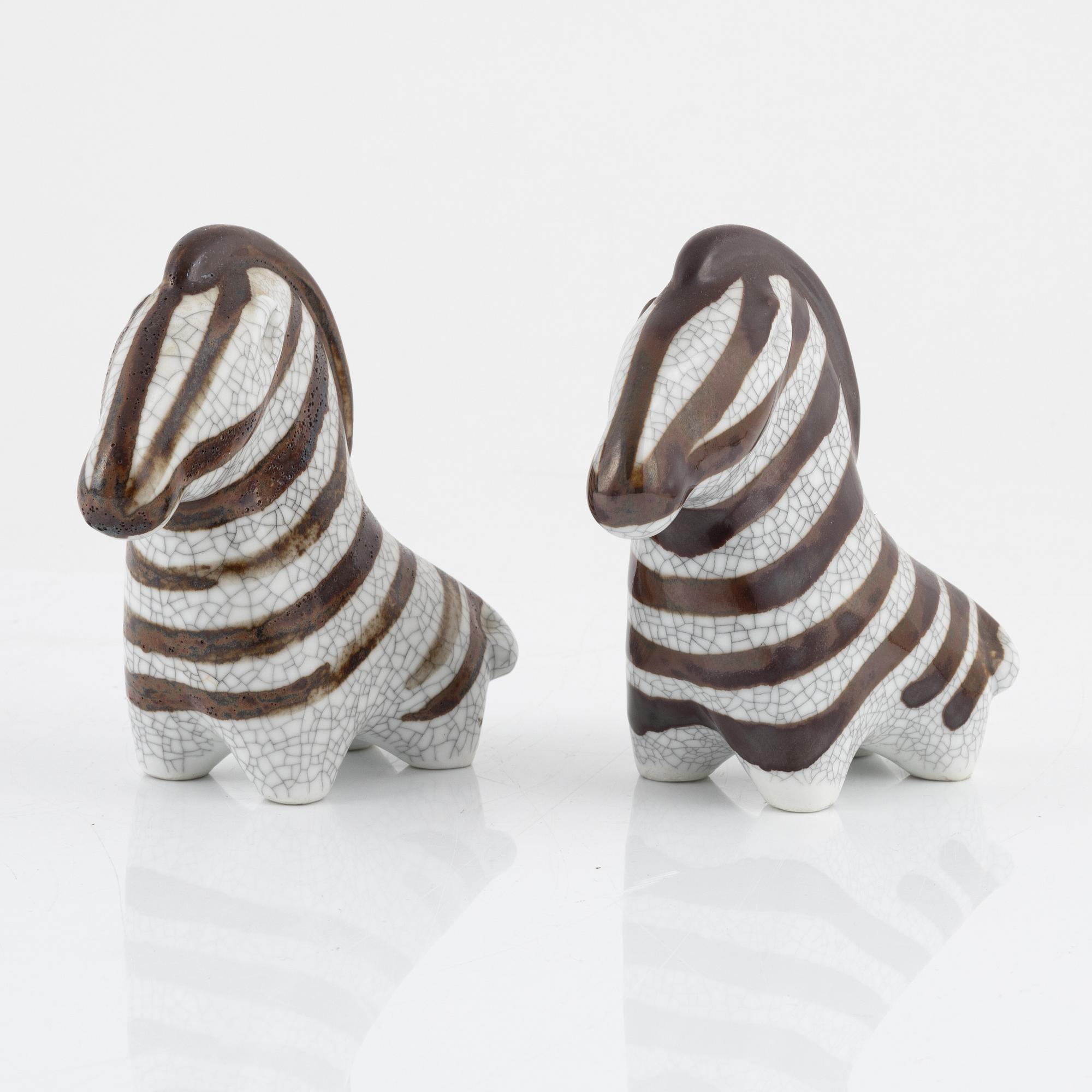 Taisto Kaasinen, a pair of stoneware figurines, Arabia, Finland.