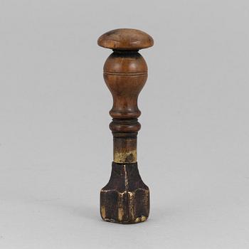 A 18th century glove makers seal.