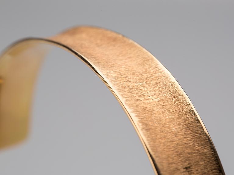 ARMRING, 18K guld, Elon Arenhill, Malmö, 1998. Vikt ca 23 g.