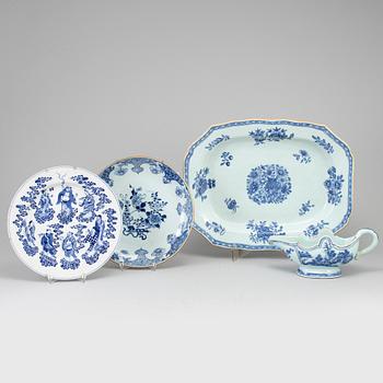 Three blue and white export porcelain service objects, Qing dynasty, Qianlong (1736-95) and a dish, late 19th century.