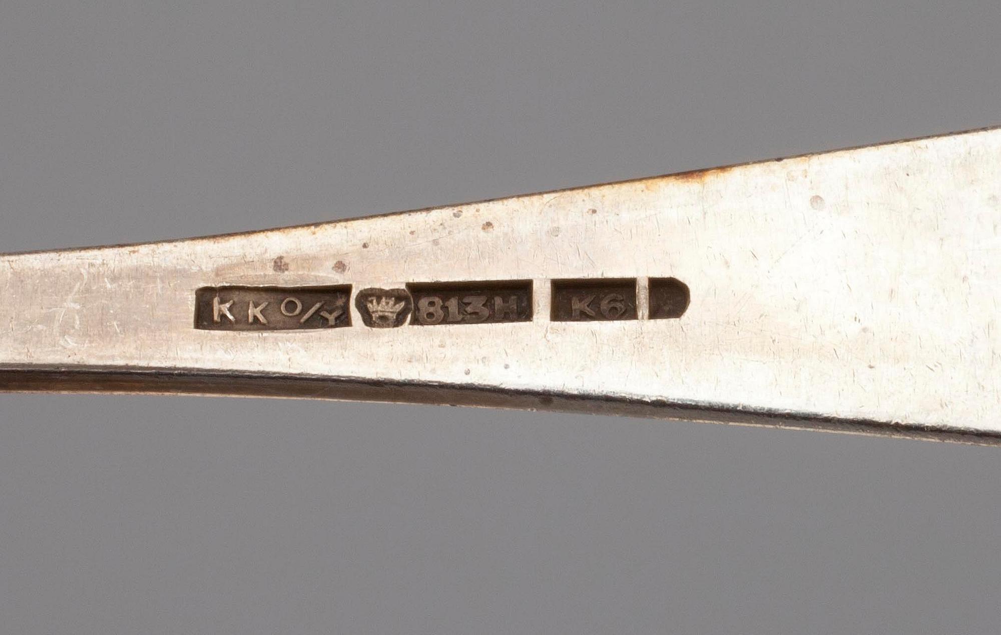 PARTI BESTICK, 11 st, silver, diverse finska stämplar. Vikt ca 214 g.