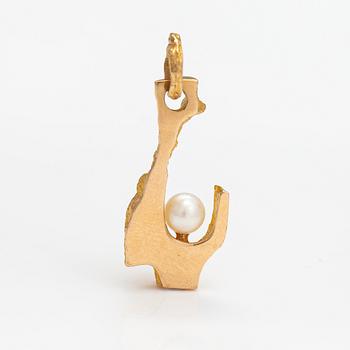 Björn Weckström, A 14K gold and cultured pearl pendant "By the springs".