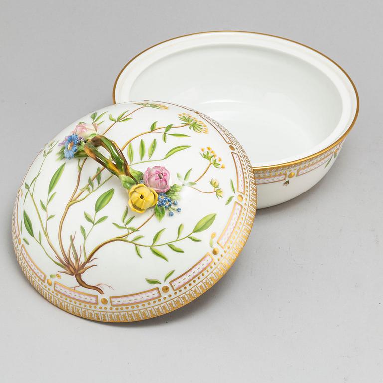 A 20th century porcelain tureen, 'Flora Danica', Royal Copenhagen, Denmark.