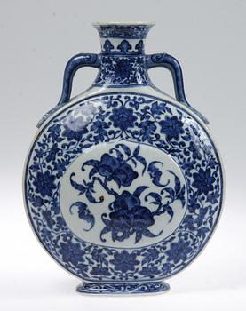 PILGRIMSKRUS, porslin, Kina, 1800/1900-tal.