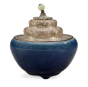 A powderblue censer, Qing dynasty (1644-1912).