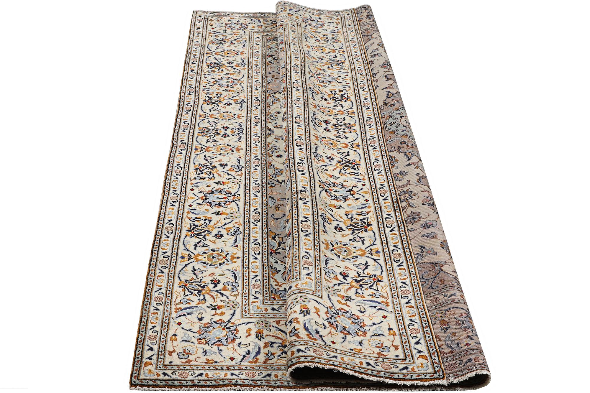 A carpet, Kashan, ca 303 x 200 cm.