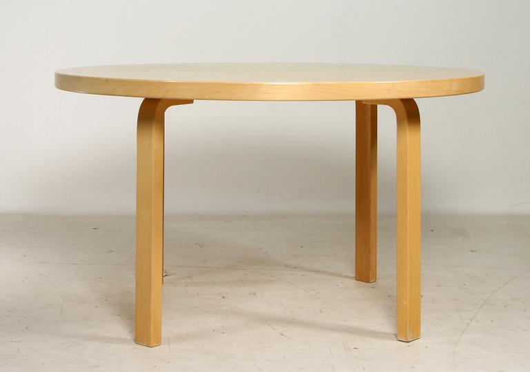 MATBORD, "91", samt FYRA STOLAR, "66", Alvar Aalto.