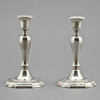 LJUSSTAKAR, ett par, sterling silver, Carl Gustaf Hallberg, 1961.