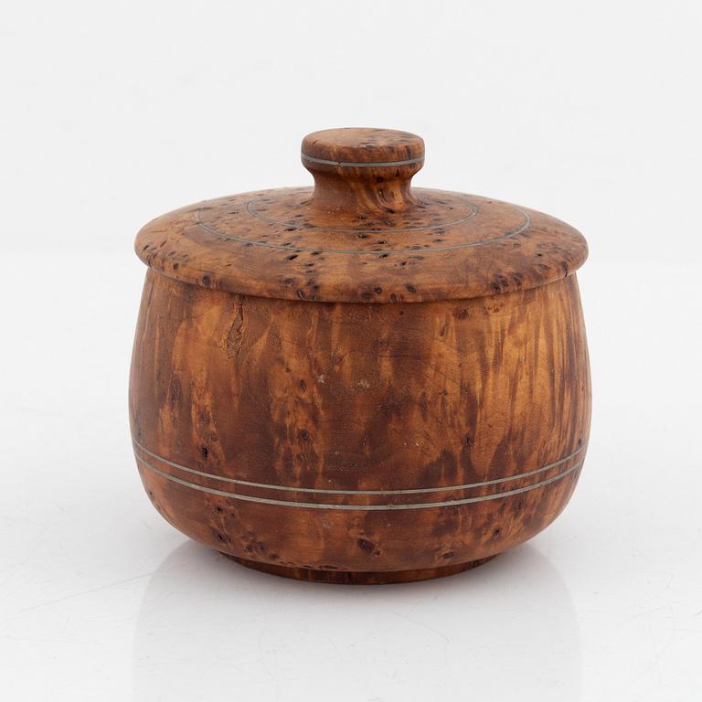 A birch box with lid by Bertil Fällman, signed.
