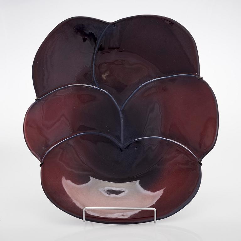 Birger Kaipiainen, decorative plate, ceramic, stamped "Violetta 1967 Arabia Finland Kaipiainen Invenit".