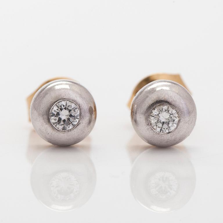 Örhängen, 18K guld och diamanter, Sandberg.