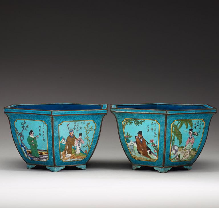 A pair of Chinese cloisonné flower pots, 1900-tal.