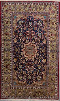 A CARPET, Najafabad, signerad Esfahan Habib, ca 493 x 297 cm.