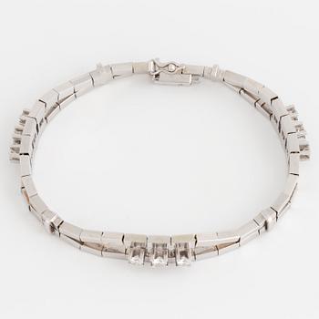 Armband 18K vitguld med runda briljantslipade diamanter.