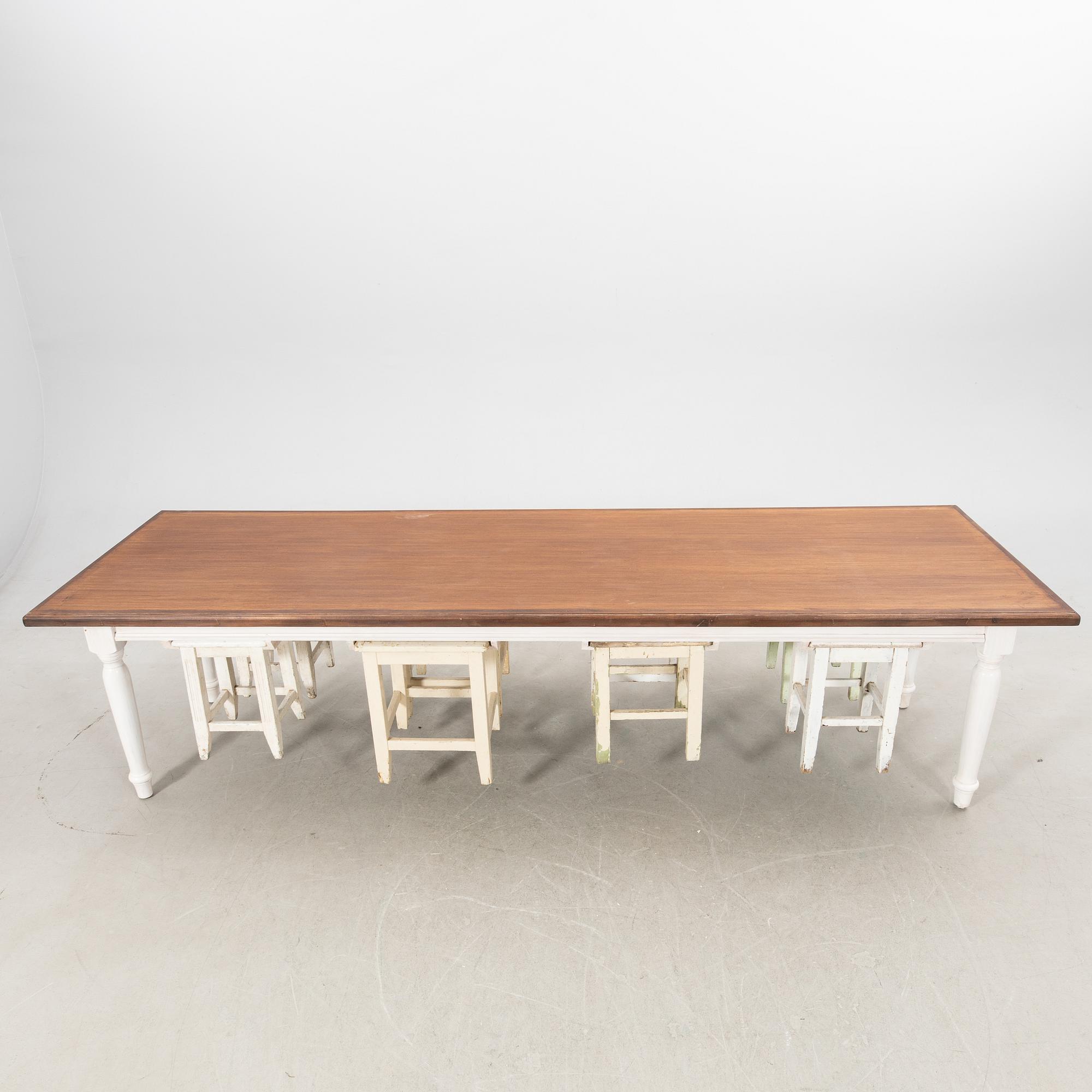 Table with stools (8 pcs) modern production.