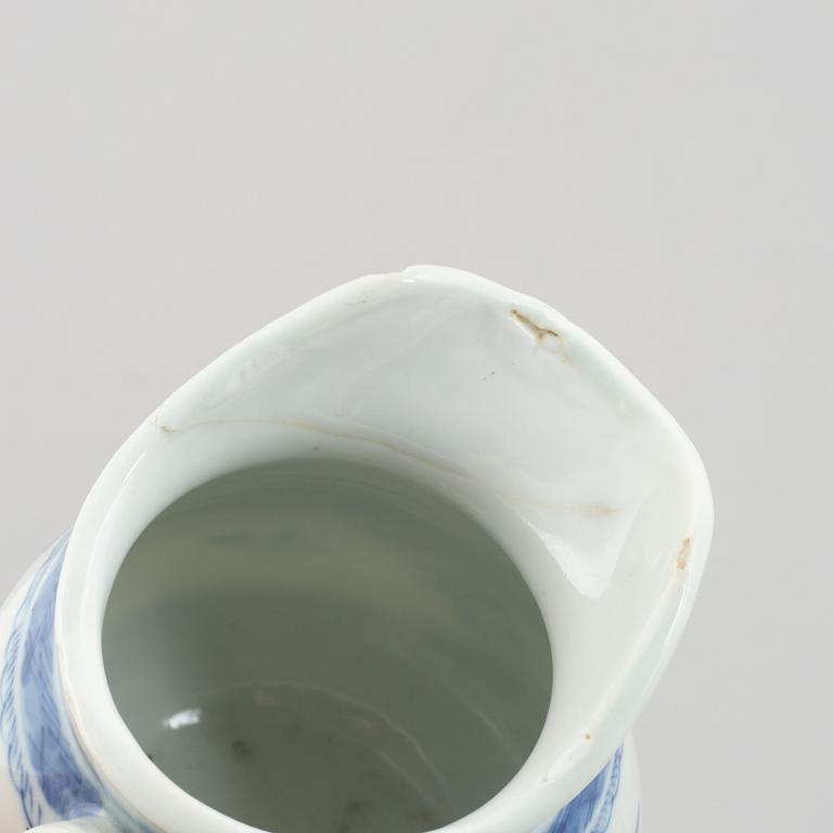 Six pieces of blue and white porcelain, China, Qing dynasty, late 18th-19th century.