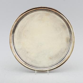 BRICKA, förgyllt silver, J Tostrup, Oslo, 1960-tal. Vikt ca 689 g.