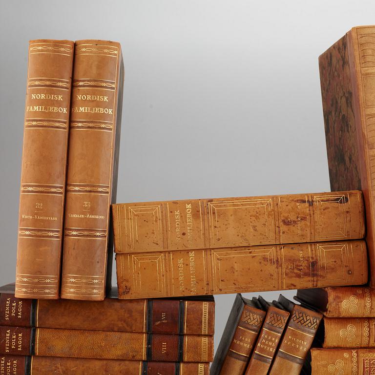 A set of 61 books, mixed volymes.
