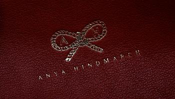 VÄSKA, Anya Hindmarch, 2000-tal.