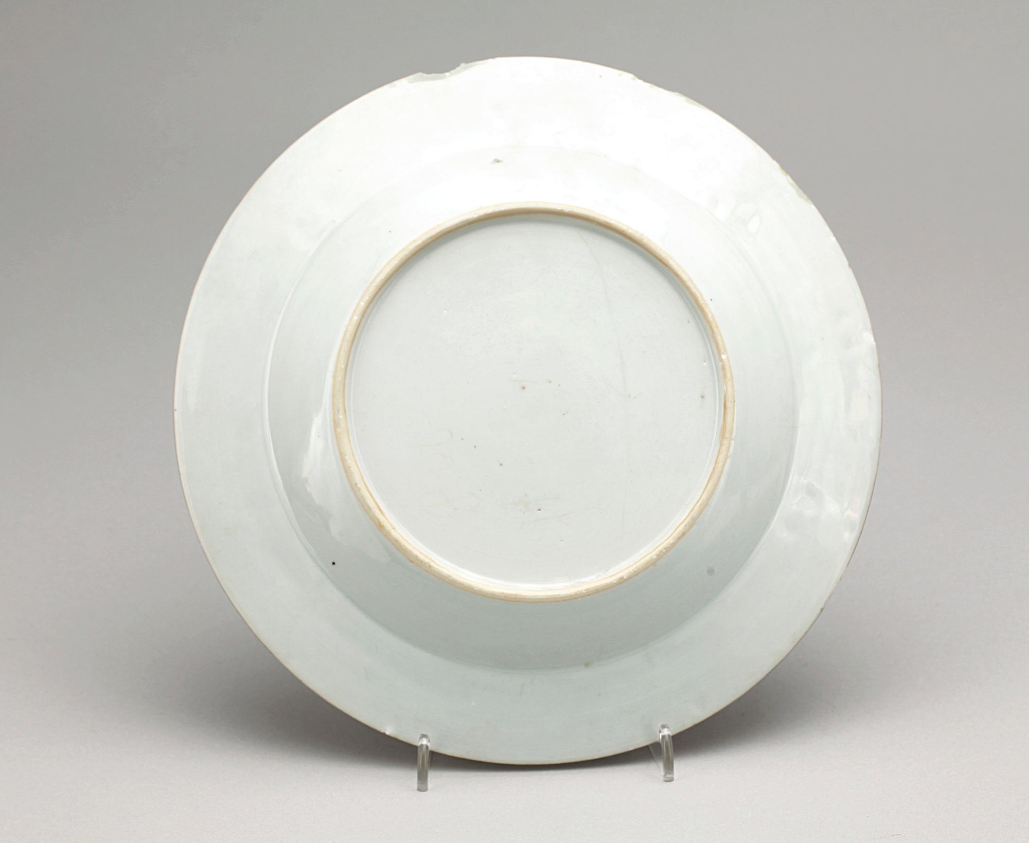 TALLRIK, porslin. Qing dynastin. Qianlong (1736-95).