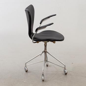 ARNE JACOBSEN, a 1950/60's "Sjuan" office chair for Fritz Hansen.