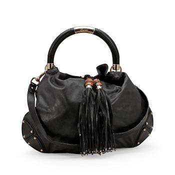 619. GUCCI, a black leather shoulder bag, "Indy bag".