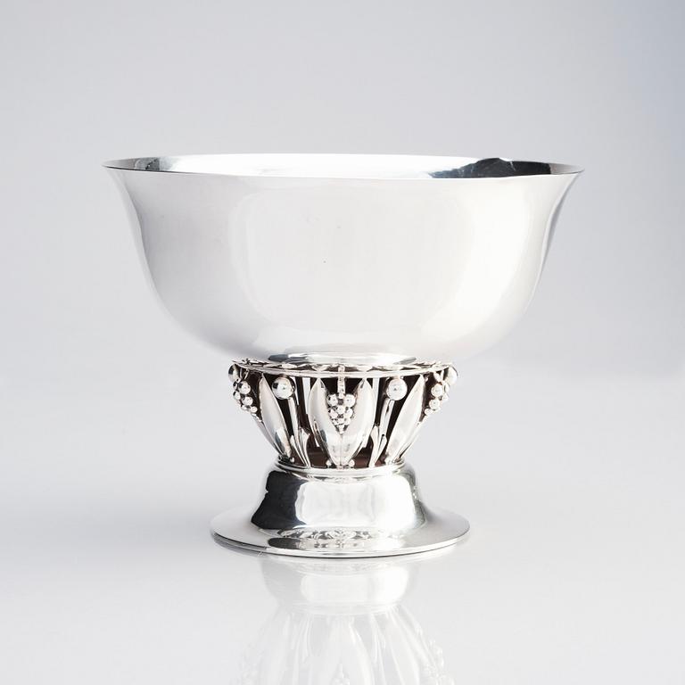 Georg Jensen, skål på fot, Köpenhamn 1925-1932, sterling silver, design nr 197A.