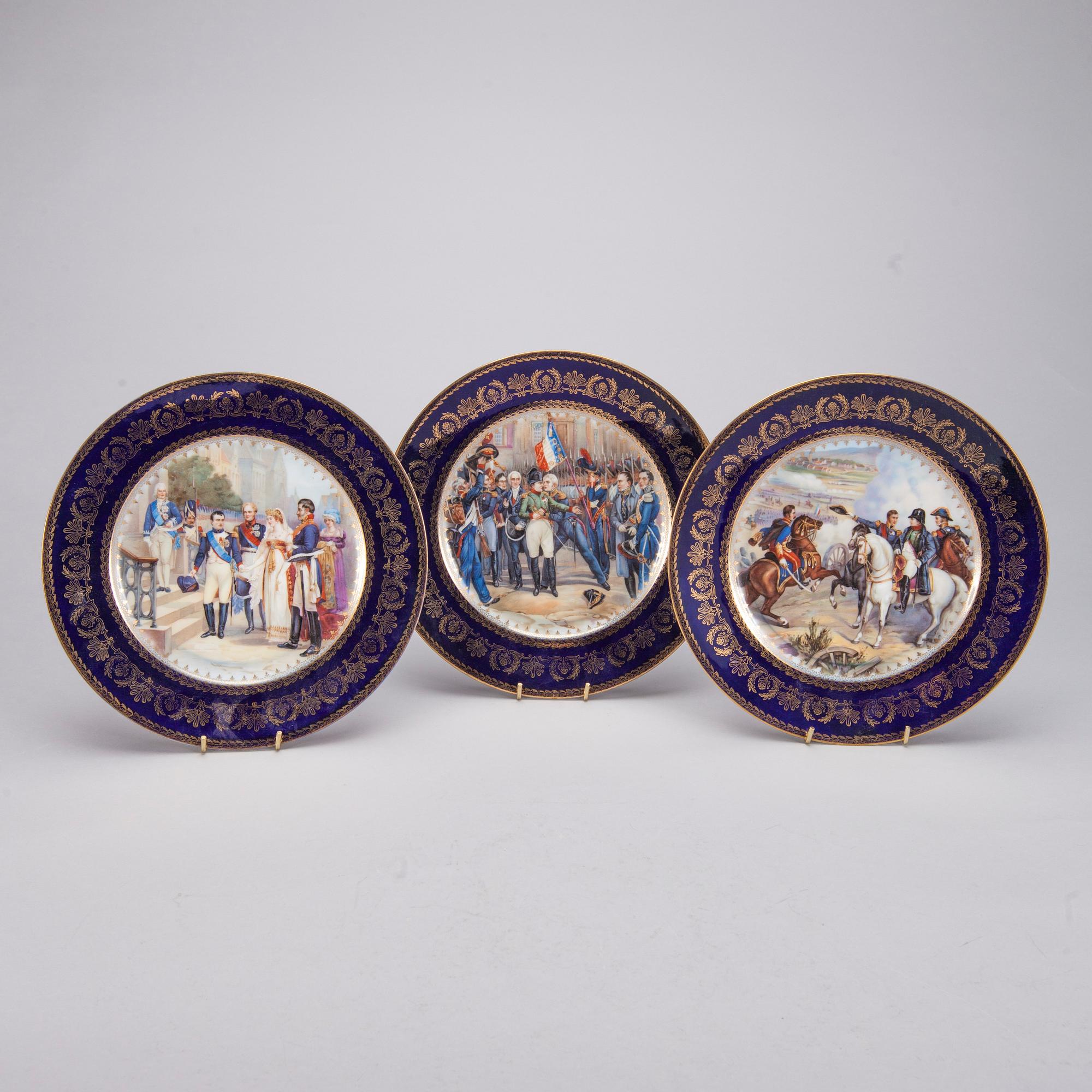 TALLRIKAR, 3 st, porslin, Capo Di Monte, Napoli-liknande märkning, Italien, 1900-talets mitt.